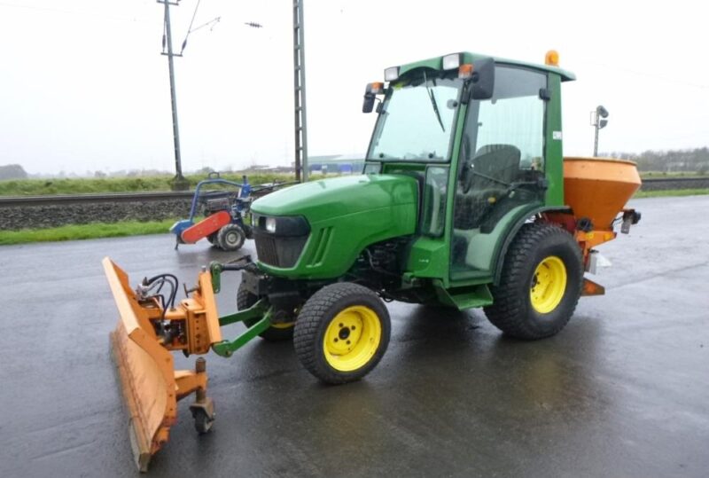 2011 John Deere 2720